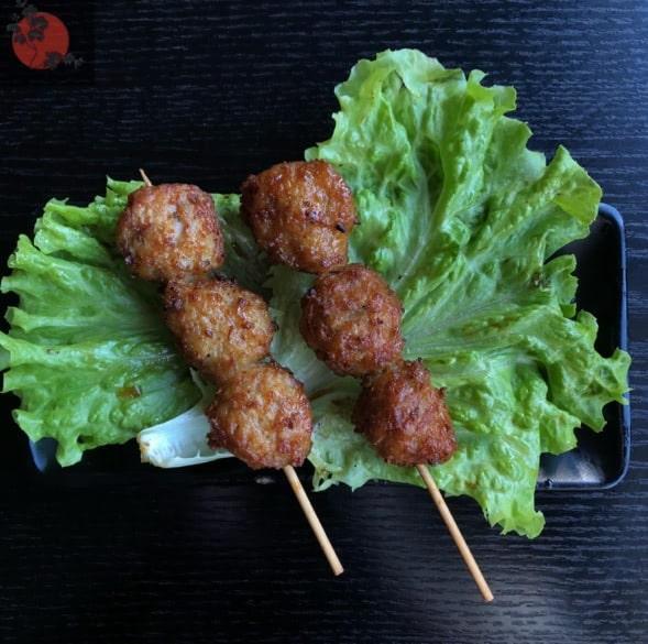 B3 brochette de boulette de poulet 4,90 €