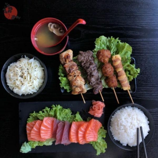 9 sashimi: 6 saumon, 3 thon