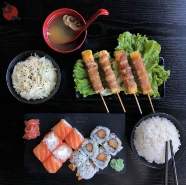 6 saumon cheese roll, 6 California tempura, 4 brochettes:4 boeuf fromage
