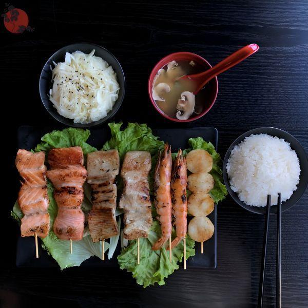 7 brochettes: 2 saumon, 2 thon, 2 gambas, 1 St Jacque